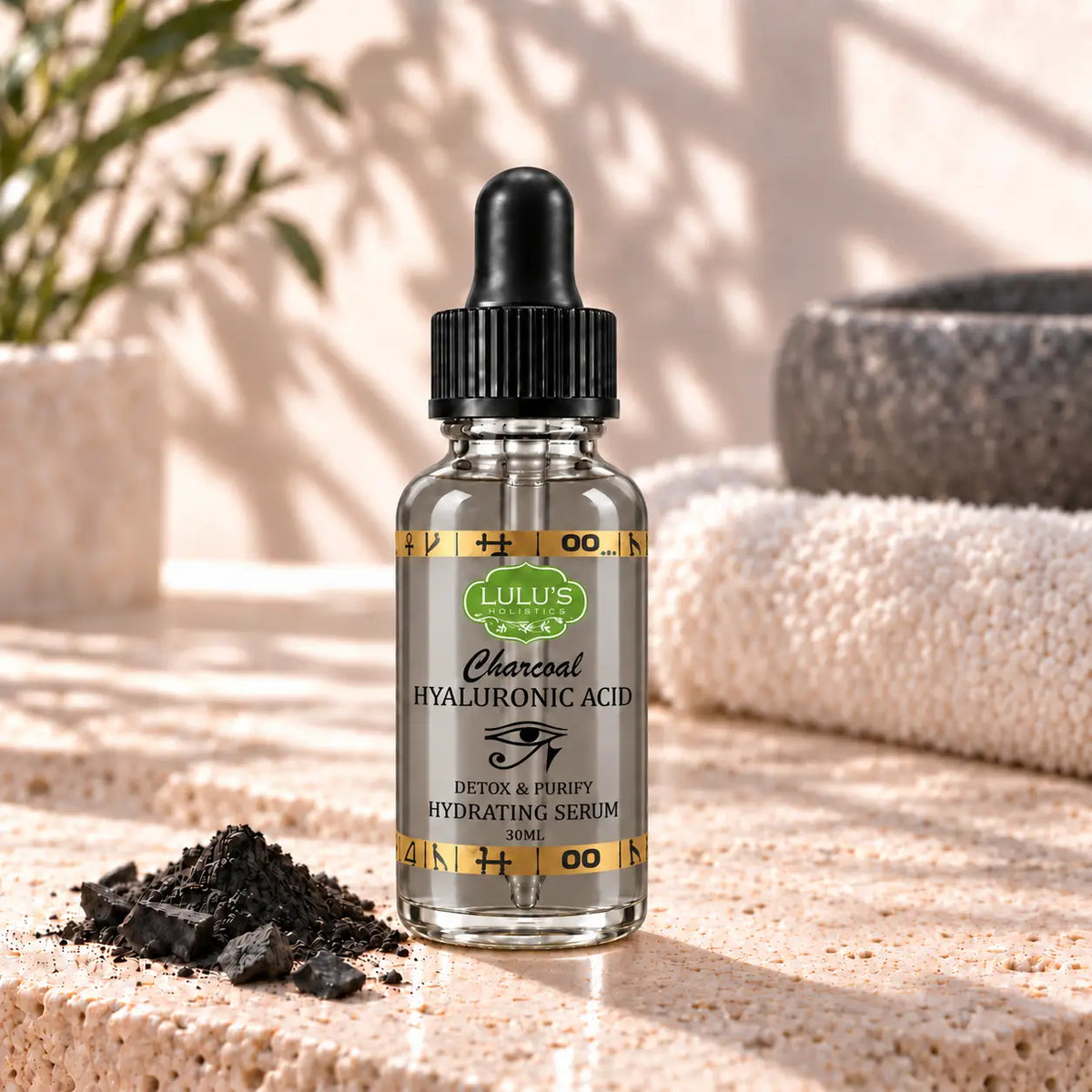 Aktivkohle-Hyaluronsäure-Serum – Entgiftende & porenverfeinernde Feuchtigkeitspflege